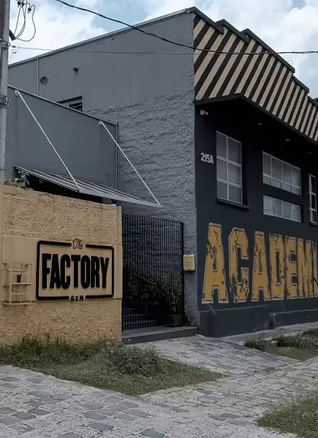 Estrutura da academia — Fachada